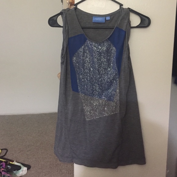 Gray tank with silver/blue pattern