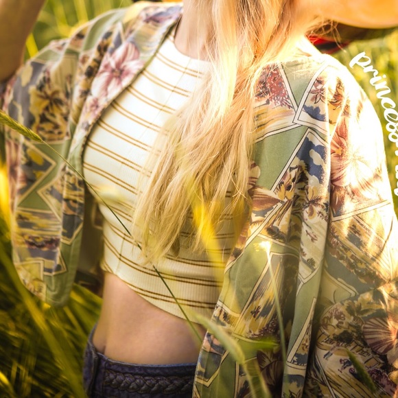 Vintage || Oversized Floral Shrug - Picture 2 of 3