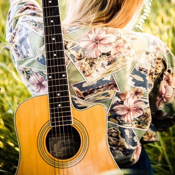 Vintage || Oversized Floral Shrug - Picture 3 of 3