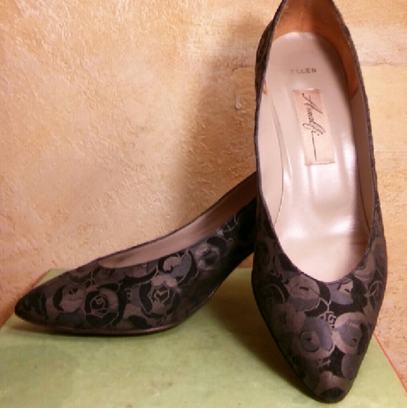SURPRISINGLY PARTY BEAUTIFUL/  Size 8.5 B