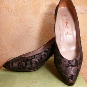 SURPRISINGLY PARTY BEAUTIFUL/ Size 8.5 B