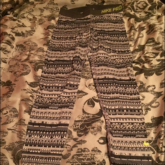 Nike hyperwarm leggings.