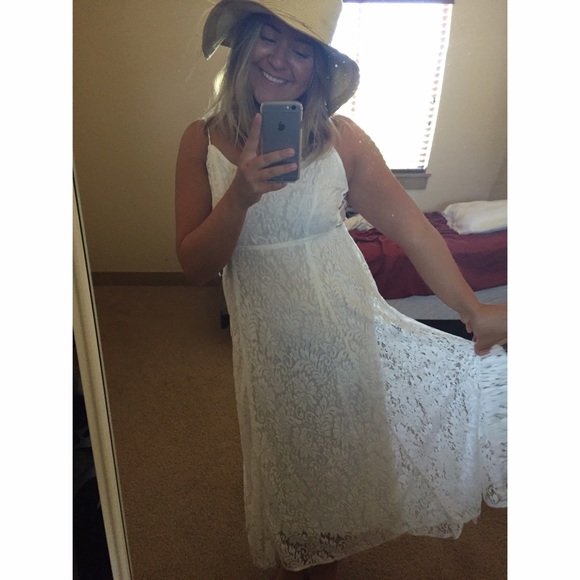 Hollister White Lace Gorgeous Maxi Dress!