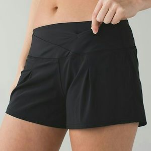 Lululemon free flow shorts sz 6 nwt