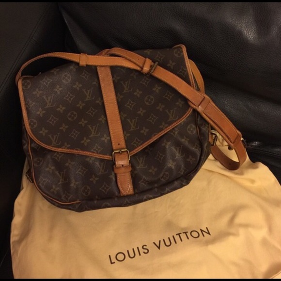 Louis Vuitton cross body (authentic). No trades😊