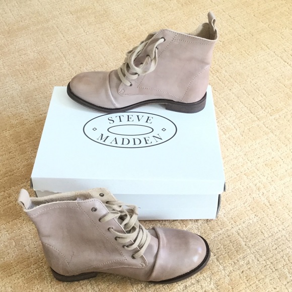 Steve Madden Beige Leather lace high ankle boots