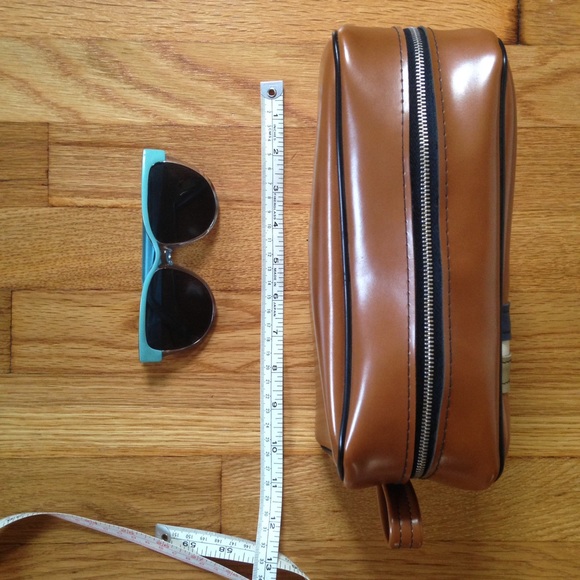 Vintage cute travel case w/ stripes. - Picture 2 of 3