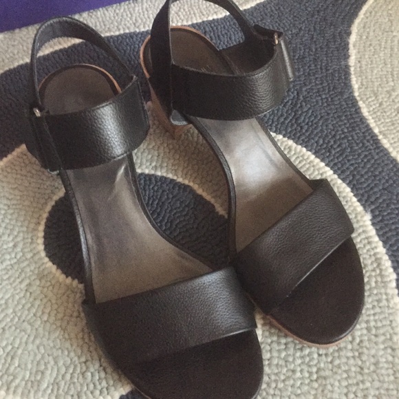 Black Stuart Weitzman sandals - Picture 2 of 3