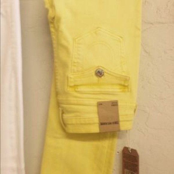 Cropped yellow size 23 True Religion!