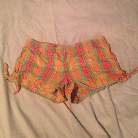 'Happy Plaid Beach Bum' shorts