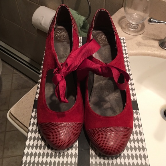 Jeffery Campbell wedges!