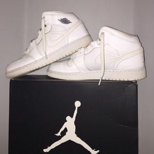 AIR JORDAN ALL WHITE LOW TOP