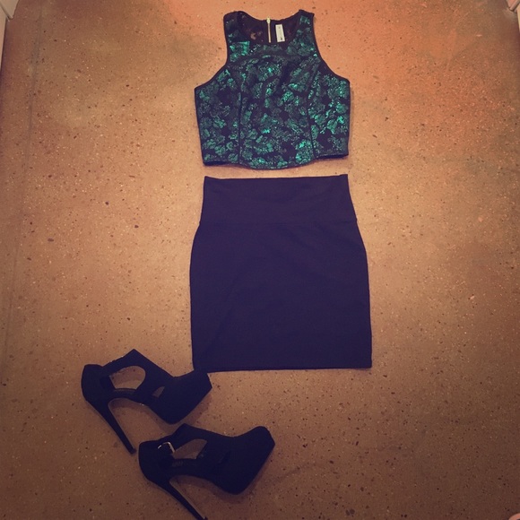 Shiny green crop top