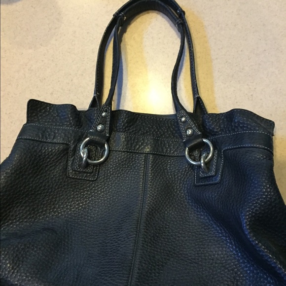 Soft genuine leather Coach purse - Picture 2 of 3