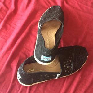 Toms flats/ black with holes cute designed