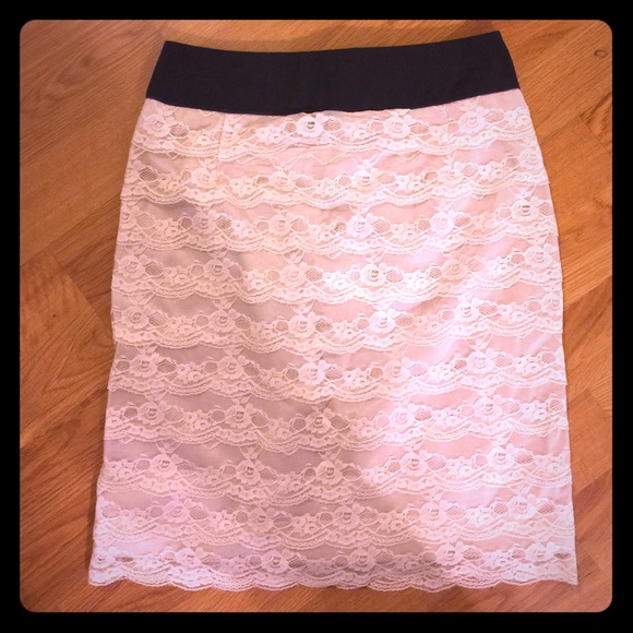 H&M lace pencil skirt