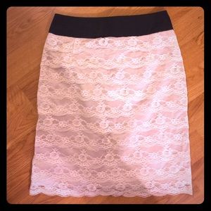 H&M lace pencil skirt