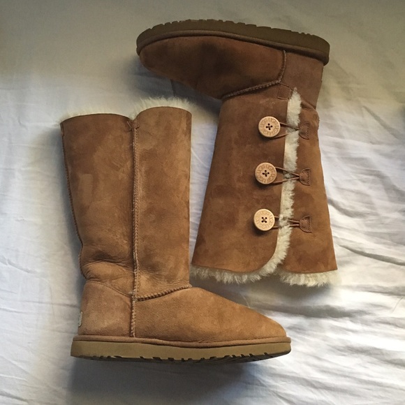 Available! Tall Bailey Button Uggs (Chestnut)