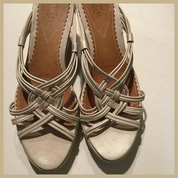⬇️Pearly Slip On Wedges