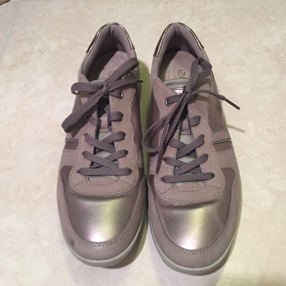 ecco sneakers gold