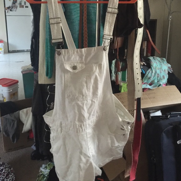 White shorts for Lovitaa