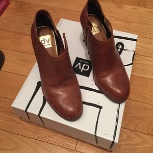 Dv Dolce Vita Isla ankle boots