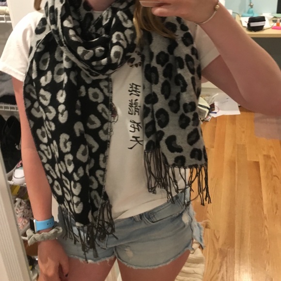 Wool Scarf with Black/Grey print