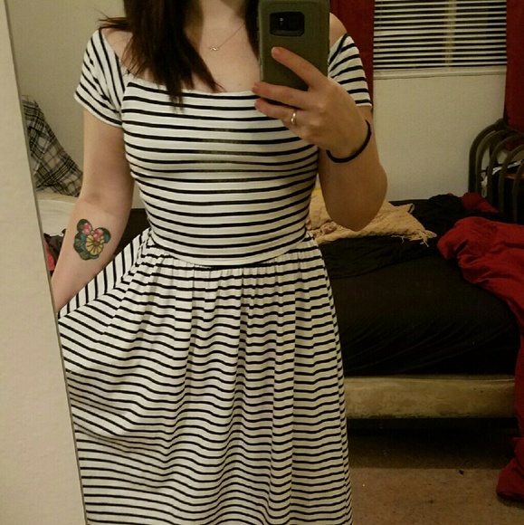 WHOWHATWEAR black and white stripe S dress