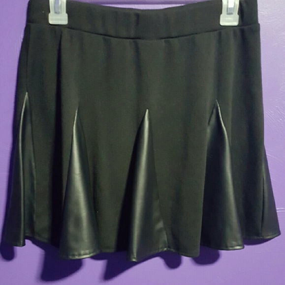 Black pleated skirt