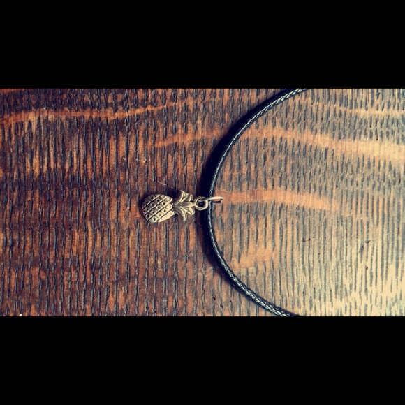 Pineapple choker