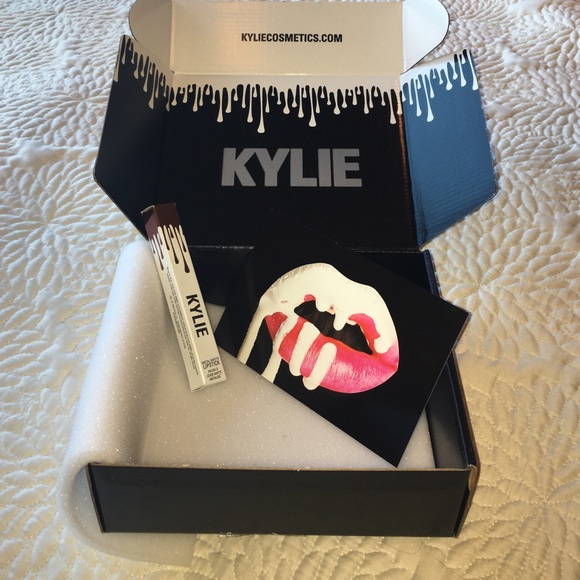 Kylie Lip Kit Metal Matte in Reign