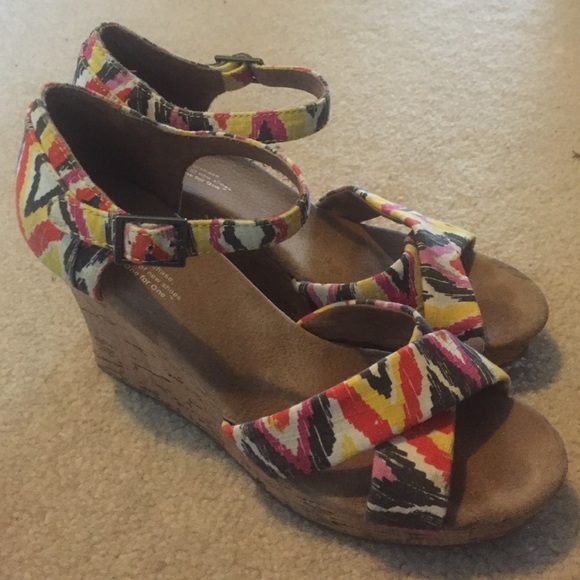 Toms wedges size 9.5