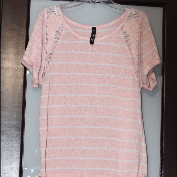 Jessica Simpson high-lo light knit top.