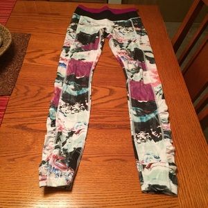 Lululemon Printed Yoga Pants Sz. 4