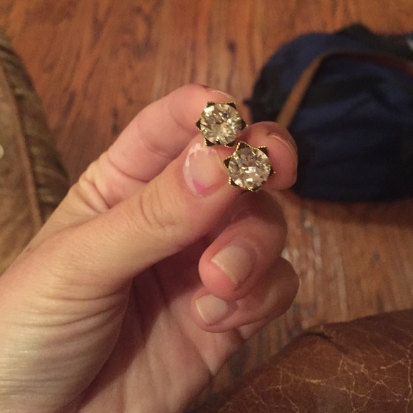Pretty earrings with gold and diamond