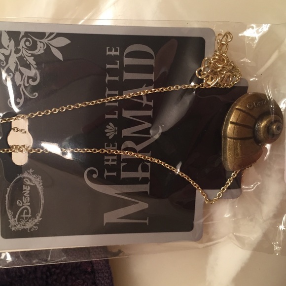 Disney's little mermaid Ursula shell necklace