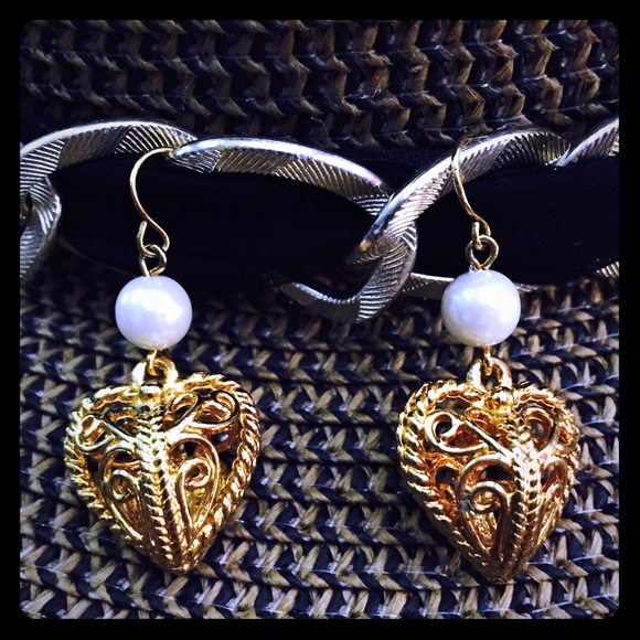 💖3/$15 bundle Avon Puff Heart earrings💖