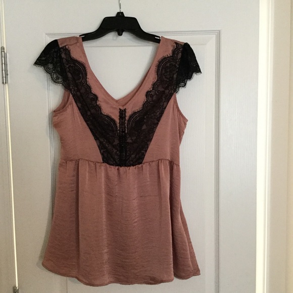 Eyeshadow vintage mauve top with black lace