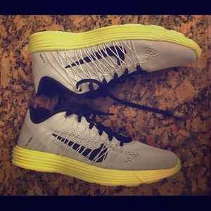 Nike sneakers size 9 no box worn once