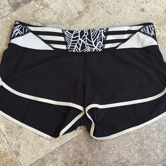 Lululemon black and white size 8 speed shorts