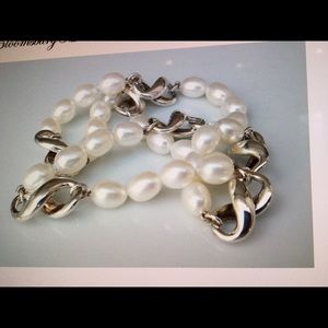 Authentic Tiffany & Co pearl and silver necklace