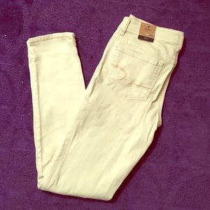 White skinny jeans AE 4