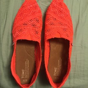 Coral neon toms