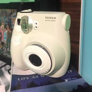 FujiFilm White Instax Mini 7s Camera