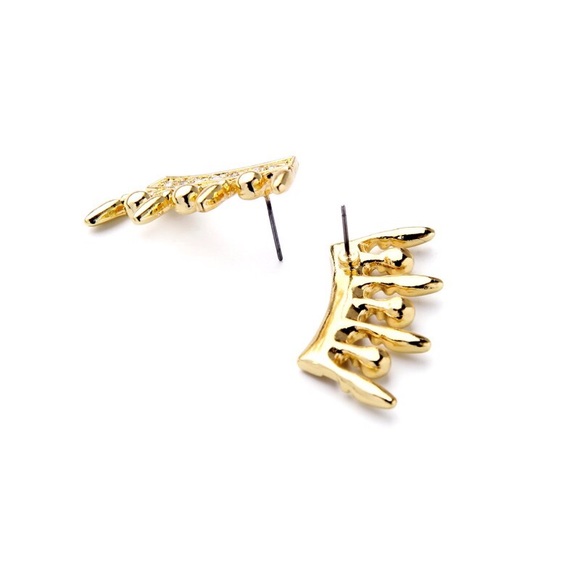 👍Host Pick👍Statement gold stud earrings. - Picture 2 of 4