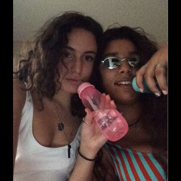 Meet your Posher, Camila