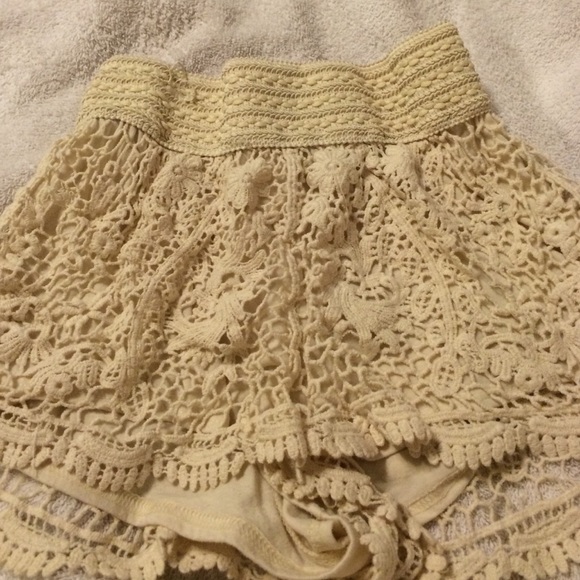 Crochet shortie shorts - Picture 1 of 2