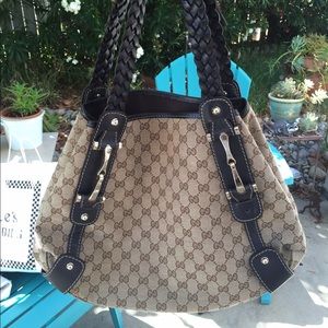 Gucci Pelham Medium Shoulder Bag