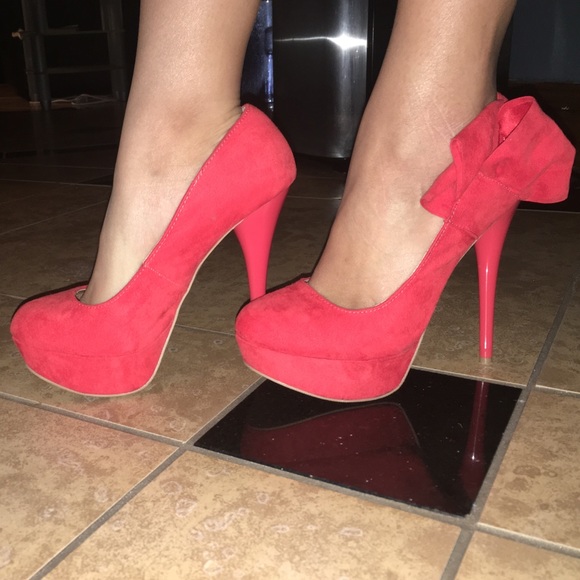Red high heels - Picture 4 of 4