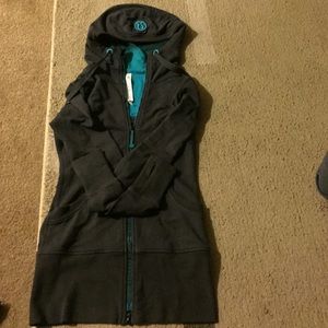 Lululemon (scuba) HOODIE / size 4